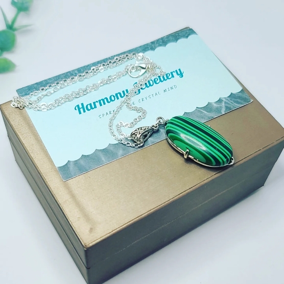 Malachite lab created pendant - Picture 4 of 4